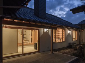 \"松井建築研究所の建築作品「土間空間のある家」\"