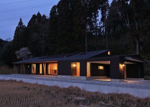 \"ing環境設計室の建築作品「自然に溶け込む和モダンな平屋住宅」\"